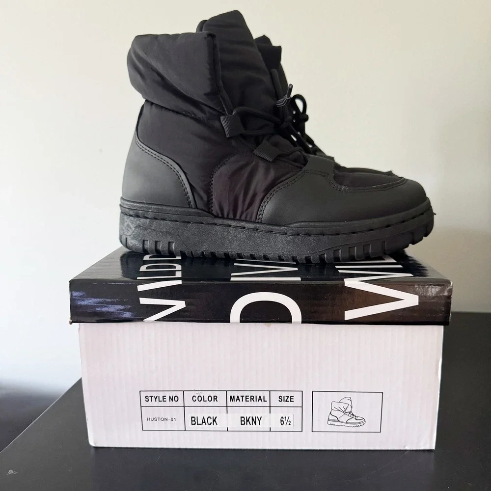 Wild Diva Lounge Huston 01 Black Puffer Ankle Boots Womens 6.5 gorpcore NIB New